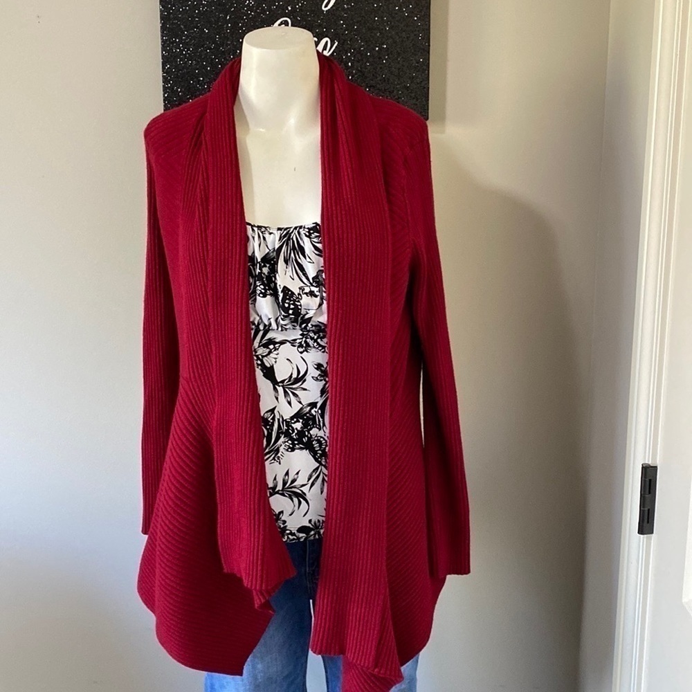 WHBM Floral Sleeveless Top Black White Sz M - Picture 9 of 10